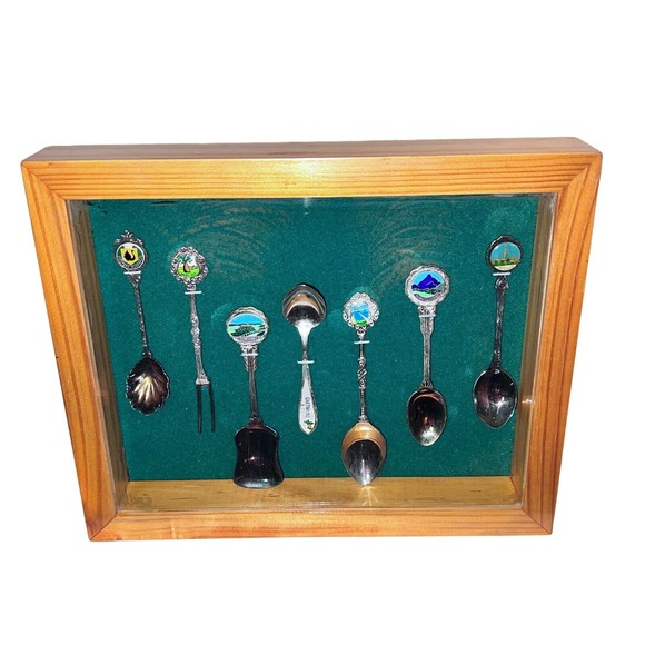 Collectible Vintage Set of 7 Silver-Plated Souvenir Spoons in Wooden Display Box - Picture 1 of 12